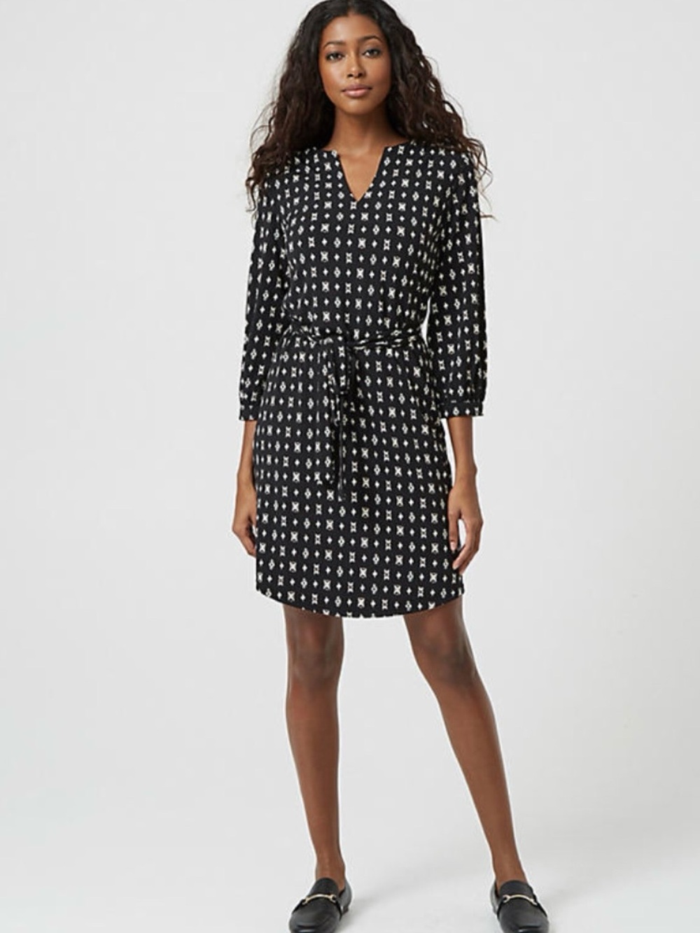 le chateau Black and Gold Print Shirtdress with Tie -Business casual dress Small